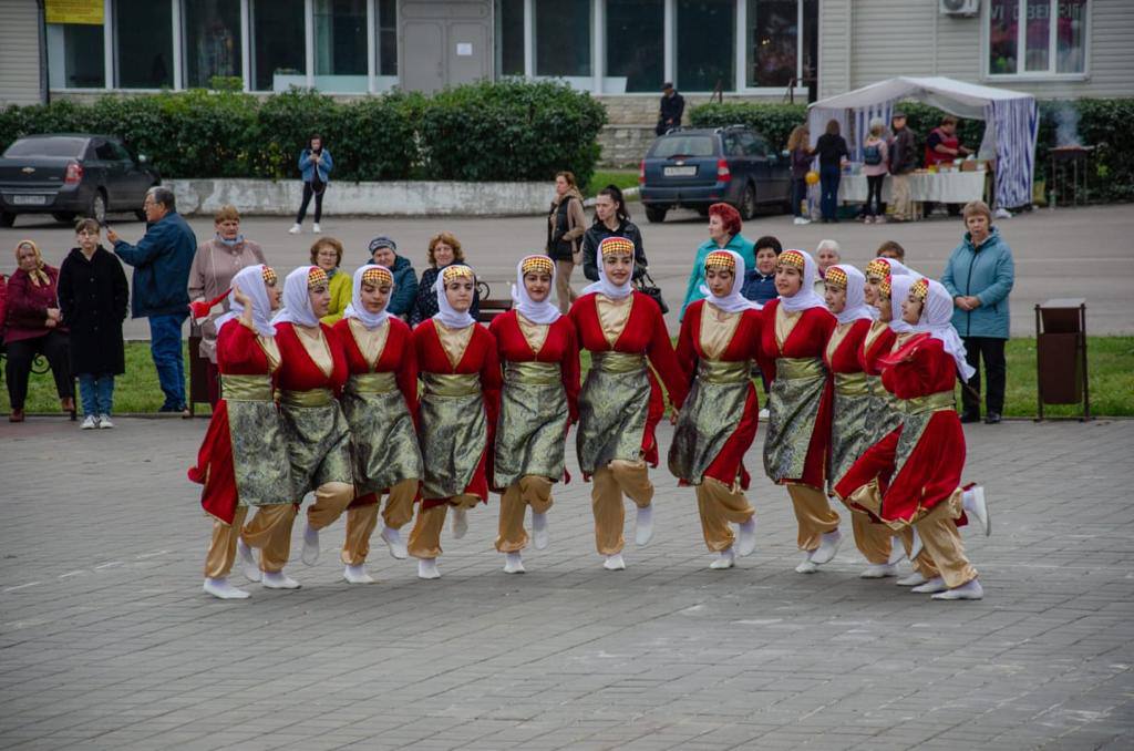 Ансамбль курдского народного танца выступил на фестивале в Тамбове